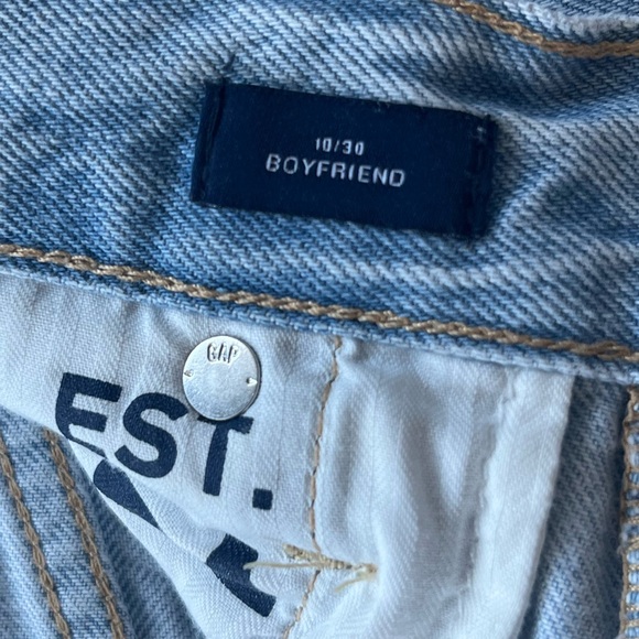 Gap women’s boyfriend jeans - Picture 3 of 3